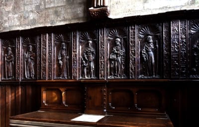 Les boiseries à l'effigie des apôtres et de saints