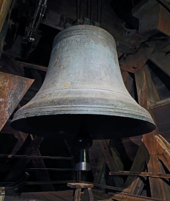 Photo centrée du grand bourdon de Notre-Dame, dit "bourdon Emmanuel"