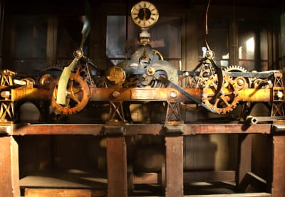 La fameuse horloge de la cathédrale Notre-Dame de Paris et son mécanisme