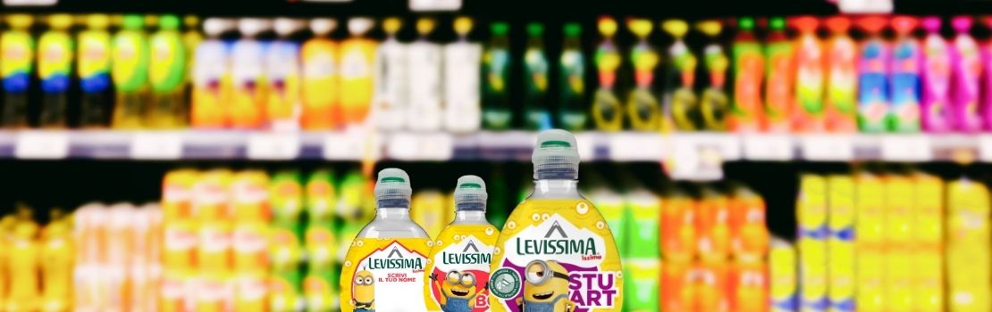 Les produits Levissima de San Pellegrino, une marque Nestlé Waters,  en rayon de magasin habillés avec un Sleeve rétractable écologique LDPET
