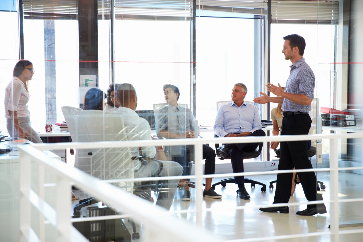 team-meeting-workplace-5