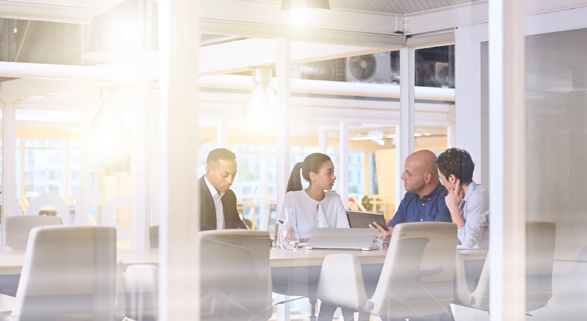 Team-meeting-workplace-10