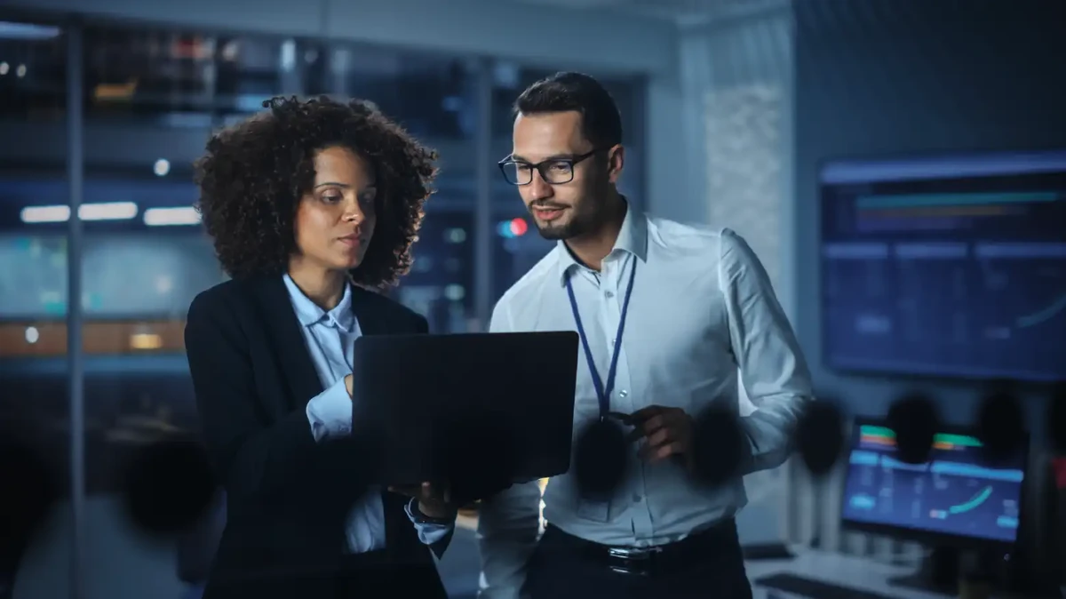 Des experts qui travaillent à la protection des données et à l&#039;optimisation de l&#039;environnement informatique.