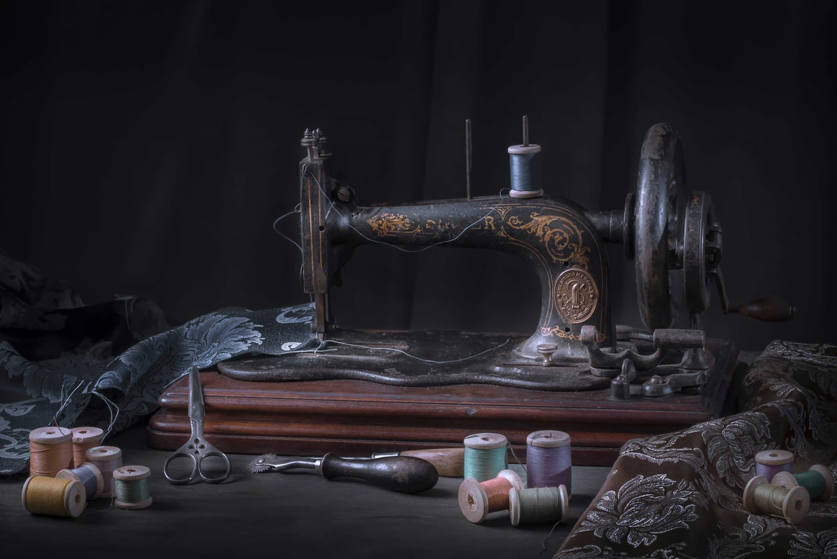 Machine learning sewing machine and accessories
