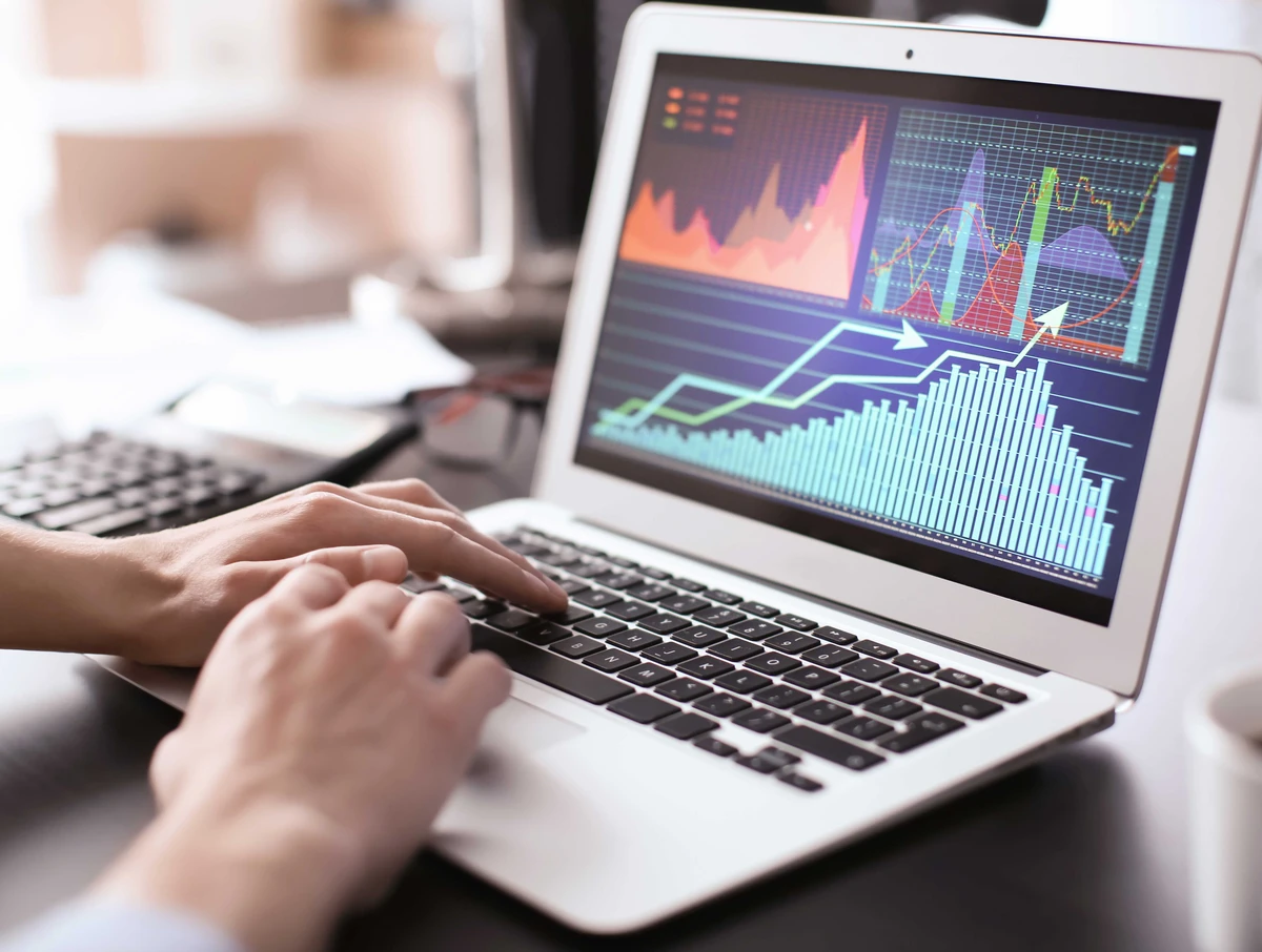 Laptop Data Graphs