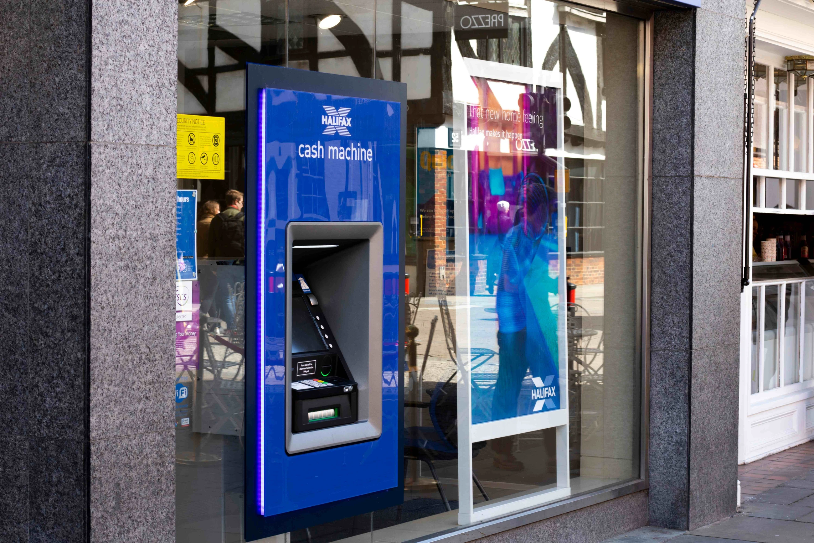 People-bank-finance-service-customer-experience-5