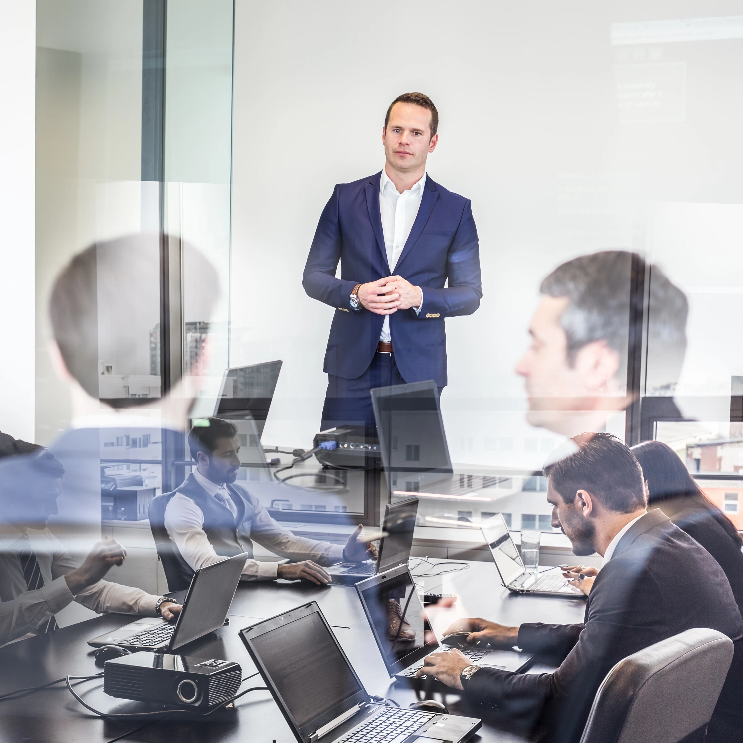 Employés dans un bureau