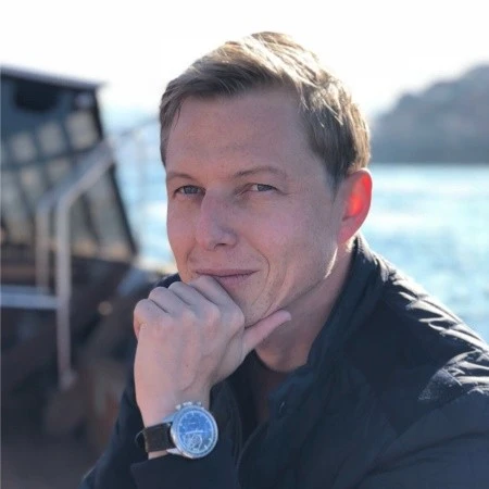 Julien Léchenne Sales Leader, Driving Data &amp; AI Innovation - Databricks