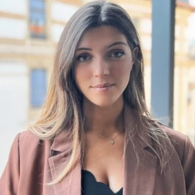 Louise Bourgeois - Account Executive Snowflake