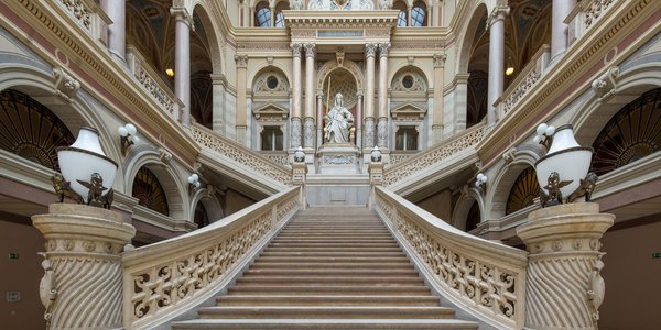 OGH Iustitia Treppe
