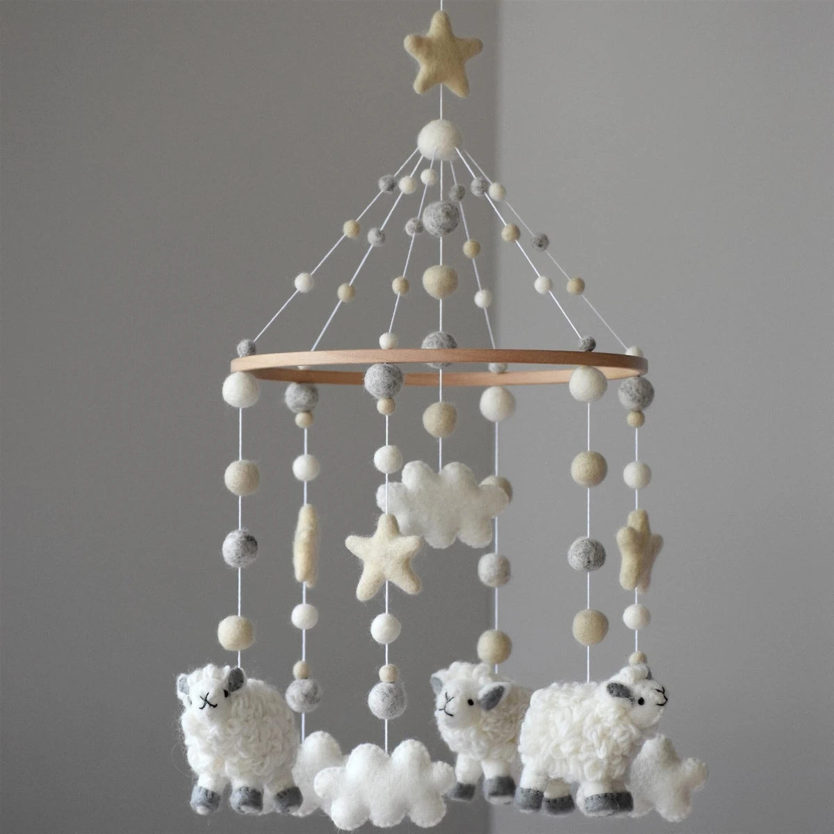 Mobile pour bébé mouton, mobile pour chambre de bébé mouton, mobile pour berceau de ferme, mobile nuage, mobile pour lit de bébé garçon, mobile animaux en feutre, mobile pour chambre de bébé