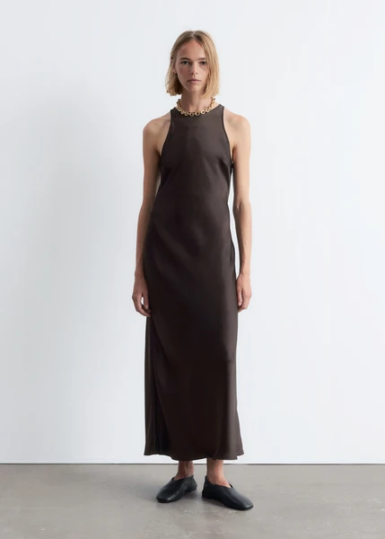 Robe midi en satin sans manches