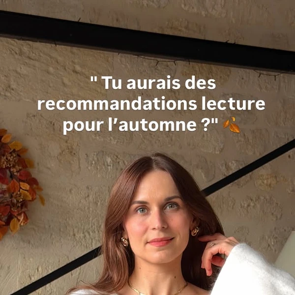 Daphné Moreau on Instagram: "La chose que j'aime le plus qu'on me demande c'est vraiment "dis, t'as pas une recommandation lecture pour moi ?" (Et là je suis lancée, je peux vous faire 12 recos / minute selon votre mood, votre genre préféré, la saison en cours ... je ne m'arrête plus 🤣)Voici les incontournables de ma liste de lecture d'automne :🍂 La duologie One Dark Window & Two Twisted Crowns de @rmgillig→ Une Fenêtre sur les ténèbres / Deux Couronnes Corrompues en VF🍂 The Once and Future Witches de @alix.e.harrow→ Le temps des sorcières en VF🍂 If We Were Villains de M.L Rio→ Même titre en VF🍂Weyward de @emiliahartbooks→ La maison aux sortilèges en VF🍂 La duologie Six of Crows / Crooked Kingdom de @lbardugo→ Même titre en VFN'hesitez pas à commenter pour compléter ma liste avec vos recommandations ! J'adore quand vous me faites découvrir des nouveaux livres ! Dis-moi lequels vous avez lu aussi 🫶🏻#bookstagram #fallbooks #pilealire #falltbr #bookish"