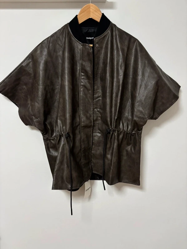 Desigual Poncho efecto piel Nueva Colección