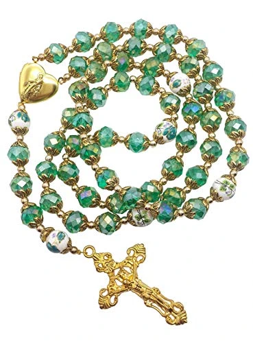Nazareth Store Chapelet catholique avec perles de cristal vert de 10 mm, fleurs dorées, médaillon cœur miraculeux, croix et pochette en velours – Amulette religieuse pour femme et homme, 53,3 cm