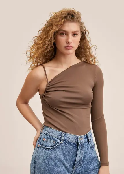 T-shirt côtelé asymétrique -  Femme | MANGO OUTLET France