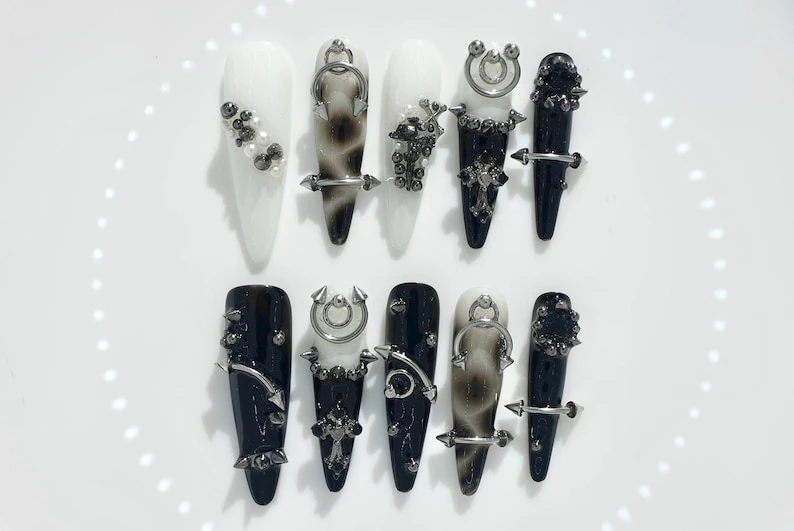 Presse-ongles chromé fait main | Piercing gothique personnalisé | Ongles longs stylets | Art métallique noir blanc | Ongles tendance luxe