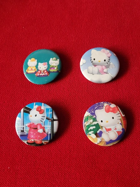 Badge broche hello kitty