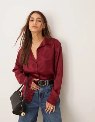Miss Selfridge - Chemise oversize boutonnée en satin - Bordeaux | ASOS