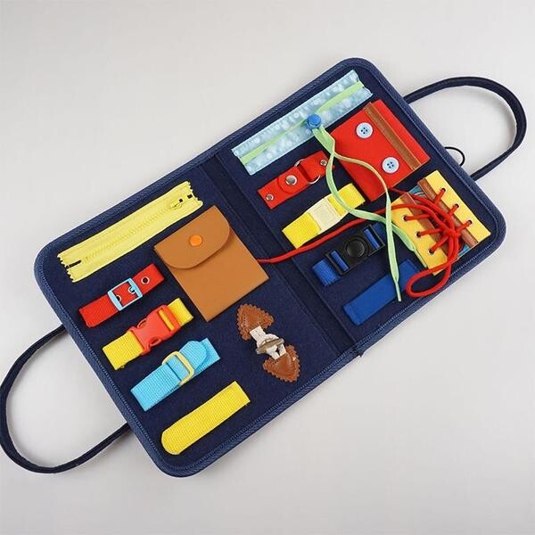 Valise dextérité et motricité Montessori Busy Board