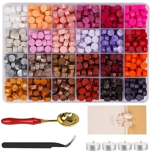 24 Couleurs Perles de Cire à Cacheter Kit, 600+ Pièces Perles de Cire Octogonales, Kit de Cire à Cacheter avec 4 Bougies 1 Cuillère et 1 Pince pour Invitations de Mariage, Enveloppes, Cartes-E