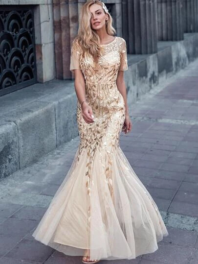 Robe de bal en tulle à sequins à ourlet sirène