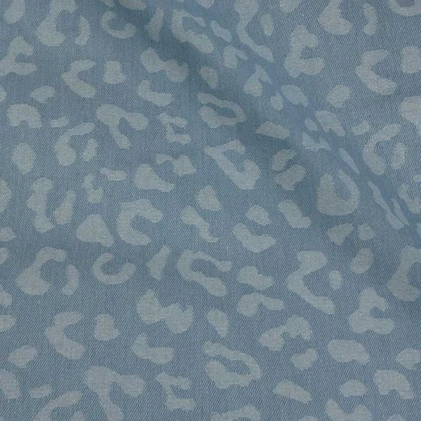 Tissu denim jacquard léopard – bleu ciel | Tendance, souple et structuré