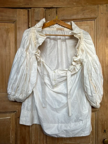 Derercuny camicia lunga / mini abito bianco con maniche a sbuffo – Made in Italy