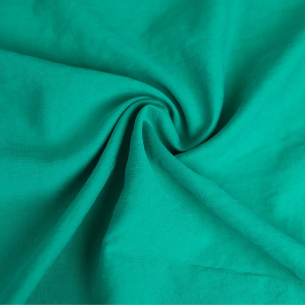 Tissu viscose uni Zélie effet peau de pêche vert / pour vos coutures de vêtements léger et fluide
