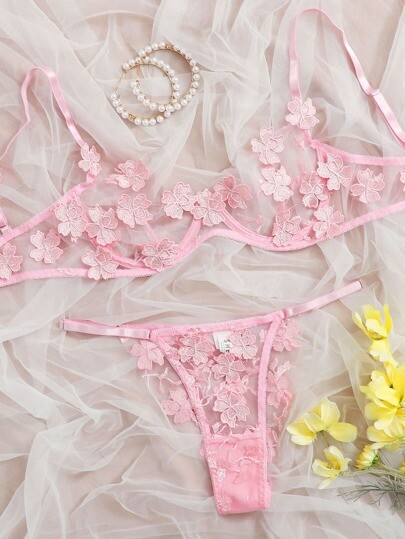 Ensemble de lingerie en tulle avec broderie et armature
