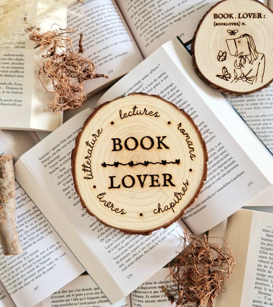 Large laser engraved wooden log &quot;BOOK LOVER&quot;