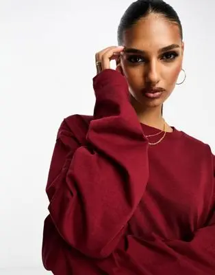 ASOS DESIGN - T-shirt manches longues coupe skateur - Bordeaux