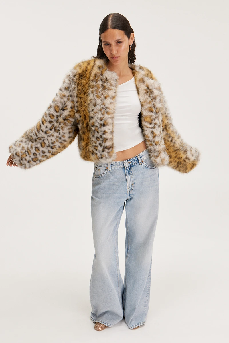Veste courte en fourrure vegan