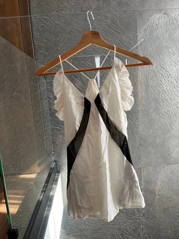 Haut Maje à dentelle transparente.