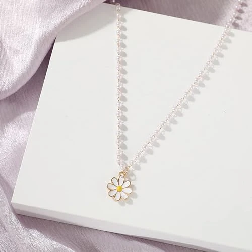 Charme Marguerite Imitation Perle clavicule chaîne Collier pour Femmes Papillon Cerise Strass Pendentif Collier Ras du Cou Deft Processed
