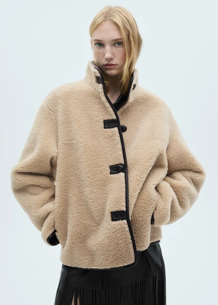 Manteau court en imitation fourrure