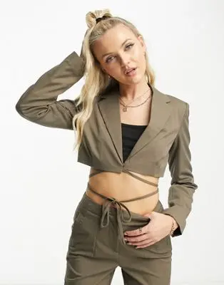 Noisy May - Blazer d'ensemble court avec lien à nouer - Kaki | ASOS