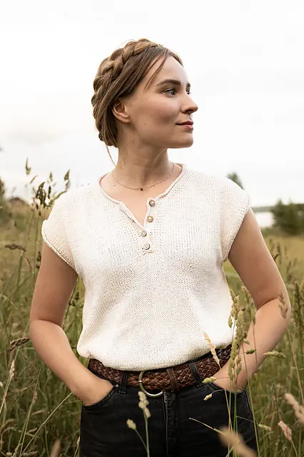 Leuto Tee pattern by Ronja Hakalehto