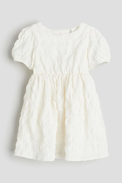 Robe à manches bouffantes