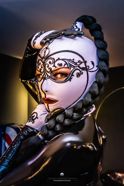 Duchess Latex Hood – MKL Latex Couture