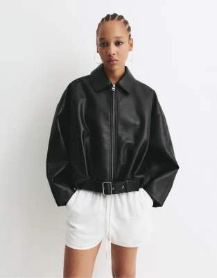 Pull&Bear - Bomber coupe ballon en imitation cuir - Noir
