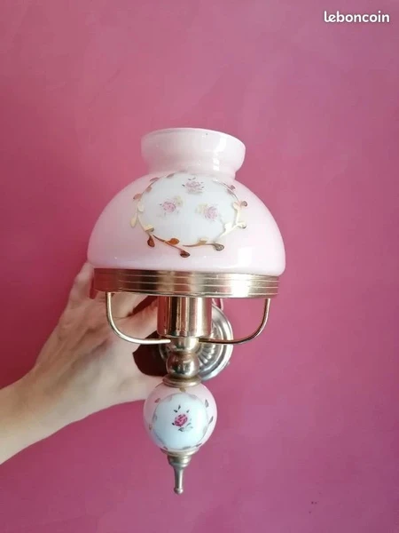 Applique murale rose en verre