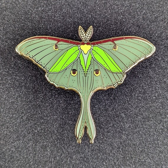 Luna Moth Épingle en émail || Broche papillon de 3 « de large, métal doré, épingle de croisement d’animaux, bijoux de papillon de nuit, badge de revers d’insecte