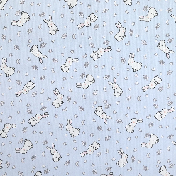 Piqué de coton imprimé jeune lapin fond bleu clair