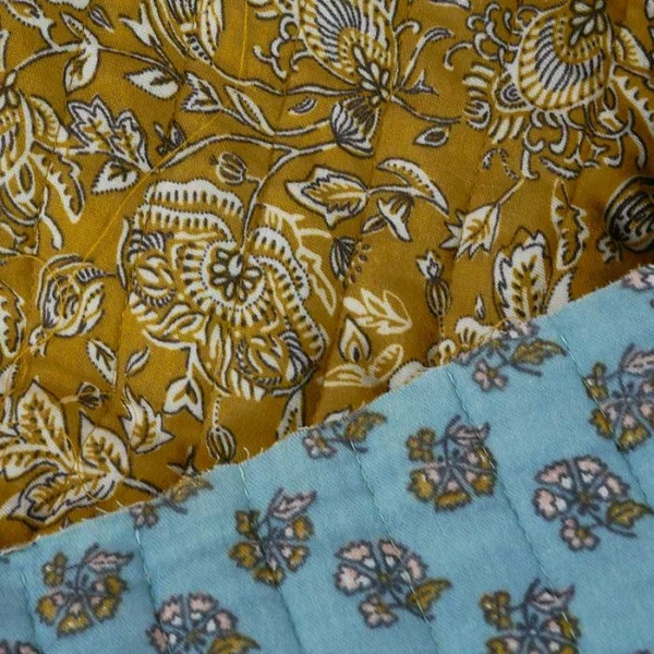 Double gaze matelassée pivoines moutarde et bleu - Tissu réversible