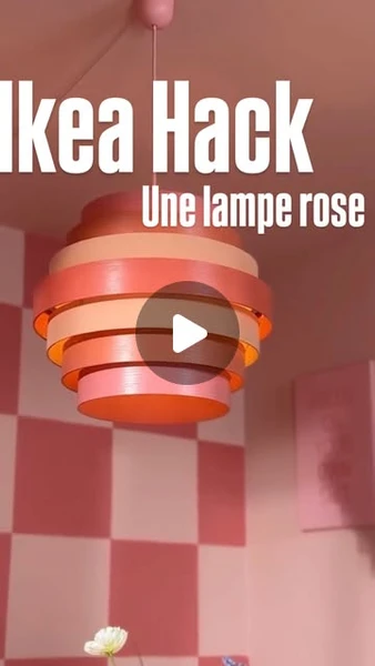 Hellø Blogzine sur Instagram: "Un Ikea Hack tout simple, canon en rose mais à décliner dans toutes les couleurs. Une idée imaginée par @misspompadour_de facile à réaliser. Vous aussi partagez vos DIY, vos avant-après et vos astuces. Il suffit de nous taguer @helloblogzine et d’ajouter le #bienvenuechezmoi, on reposte tous les dimanche.
© Crédit vidéo 🎥 @misspompadour_de
.
.
.
#ikeahack #ikeadiy #lampshadediy #pinkaesthetic #ikeahackers #ikeahackersofficial #ikeahacking"