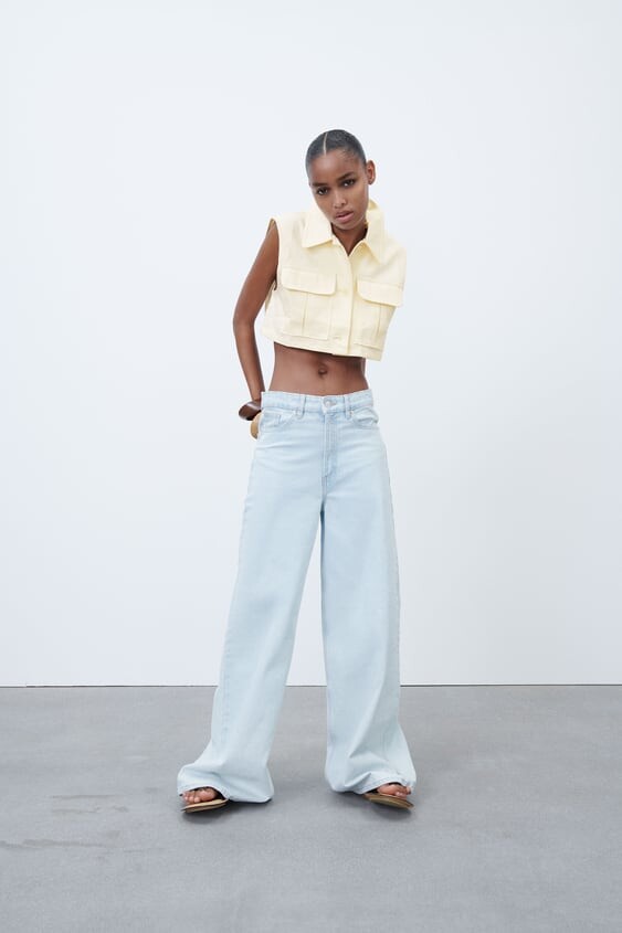 GILET SANS MANCHES CROPPED À POCHES