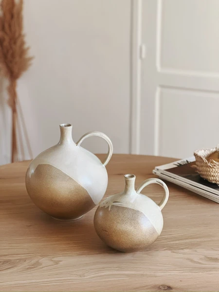 Vase céramique rond avec anse