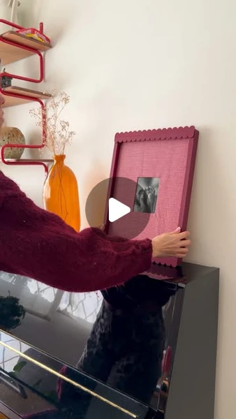 Kindof Home on Instagram: "Os traigo una transformación del marco Rödan de Ikea para que probéis a hacerla porque queda 😍¿Que os parece esta idea que se me ocurrió de ‘hackear’ este marco hasta el resultado final?¡Espero que os guste! Os leo!#homedecor #diy #ikeahacks #interiorinspo #frameart"