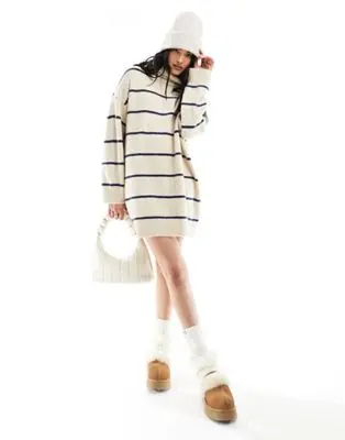 Pull&Bear - Robe pull en maille à rayures avec col roulé - Sable | ASOS